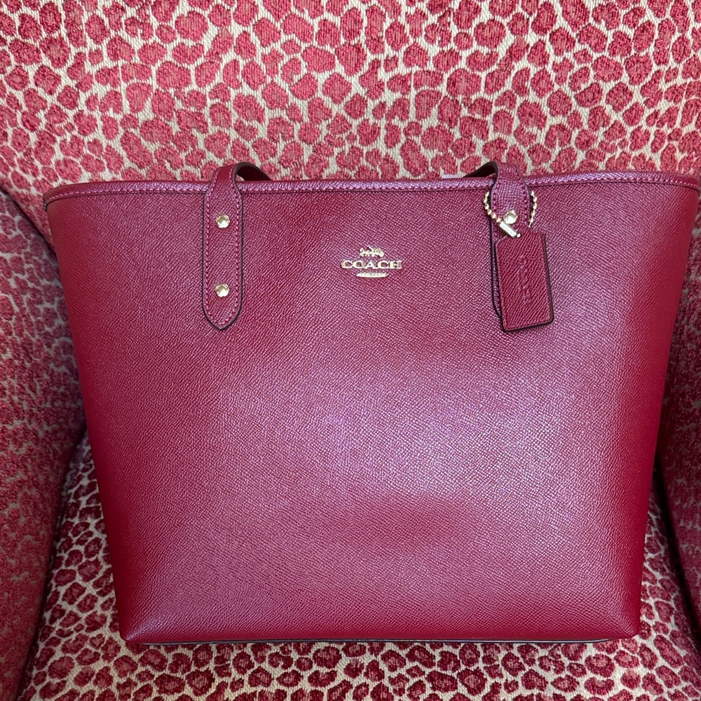 COACH CHERRY TOTE - Picture 11 of 11